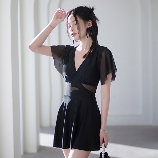 New one-piece skirt-style swimsuit for women covering belly, slimming and sexy, small breasts gathered, square-angle hot spring swimsuit