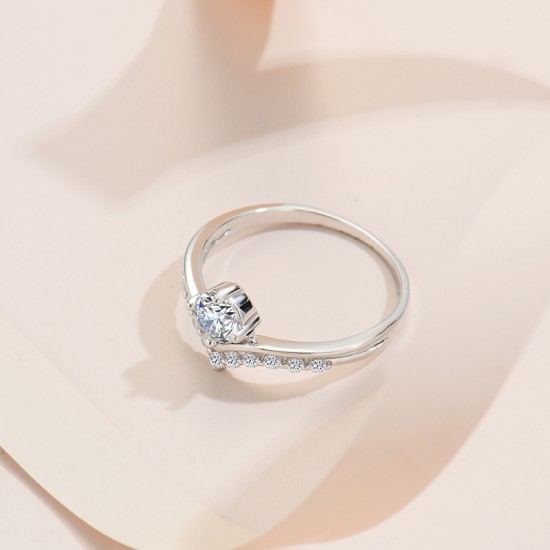 Sterling silver S925 Moissanite 50-point crown ring four-prong niche platinum V-shaped ring simulated 1 carat diamond for women